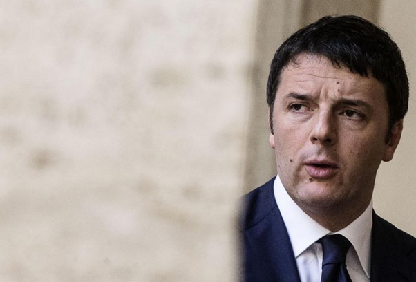 renzi in secondo piano