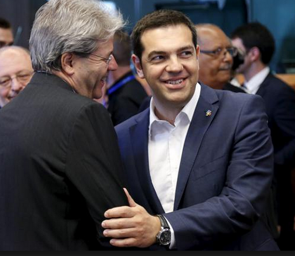 premier grecia tsipras stringe la mano a gentiiloni