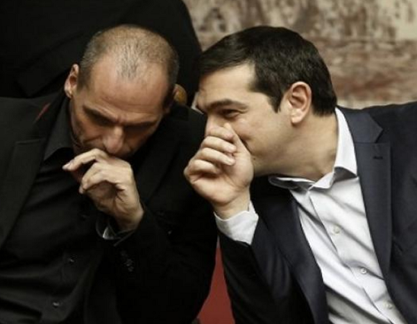 parlottano nella immagine tsipras e varoufakis