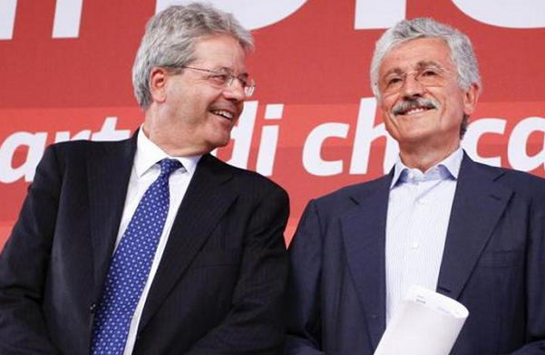 d'alema sul palco del pd con gentiloni