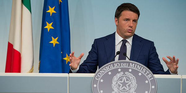 renzi durante un consiglio dei ministri che parla