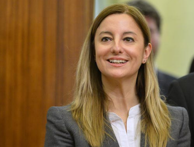 espressione sorridente per roberta lombardi del m5s