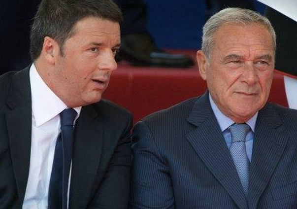 renzi e grasso seduti affianco durante una cerimonia