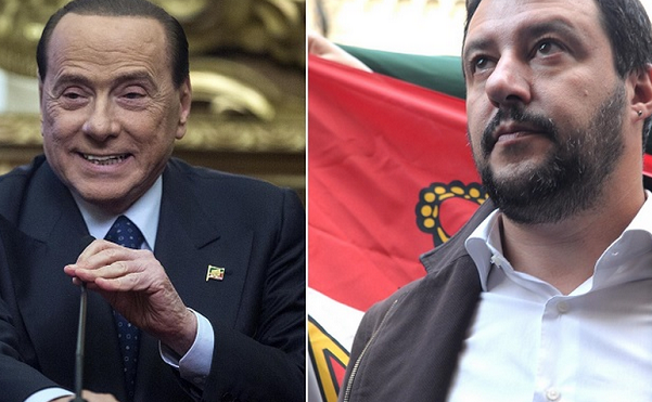 a sinistra berlusconi con la spilla di forza italia e a destra salvini con camicia bianca