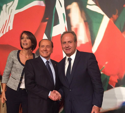 foto dell'incontro tra berlusconi e amministratori campani