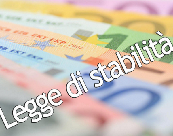 scritta legge di stabilita e sullo sfondo dei soldi