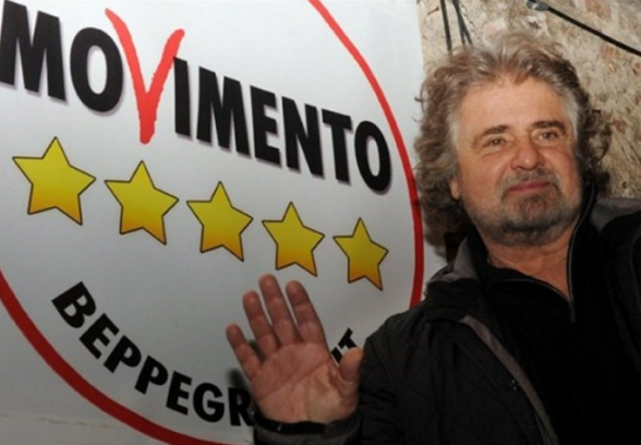 simbolo m5s, nome grillo, votazione online, il cofondatore del movimento 5 stelle con dietro il suo simbolo