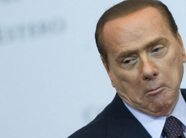 Berlusconi, Lega, Forza Italia, il leader azzurro con espressione interrogativa