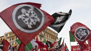 casapound, salvini, berlusconi, bologna, bandiere di casapound