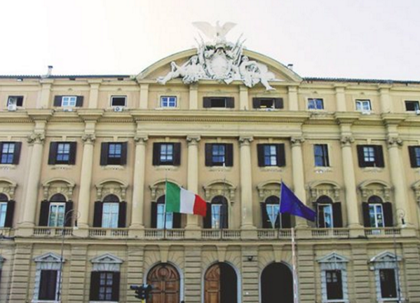Piano salva banche, Governo, Bankitalia, immagine della facciata esterna della sede del Ministero delle finanze
