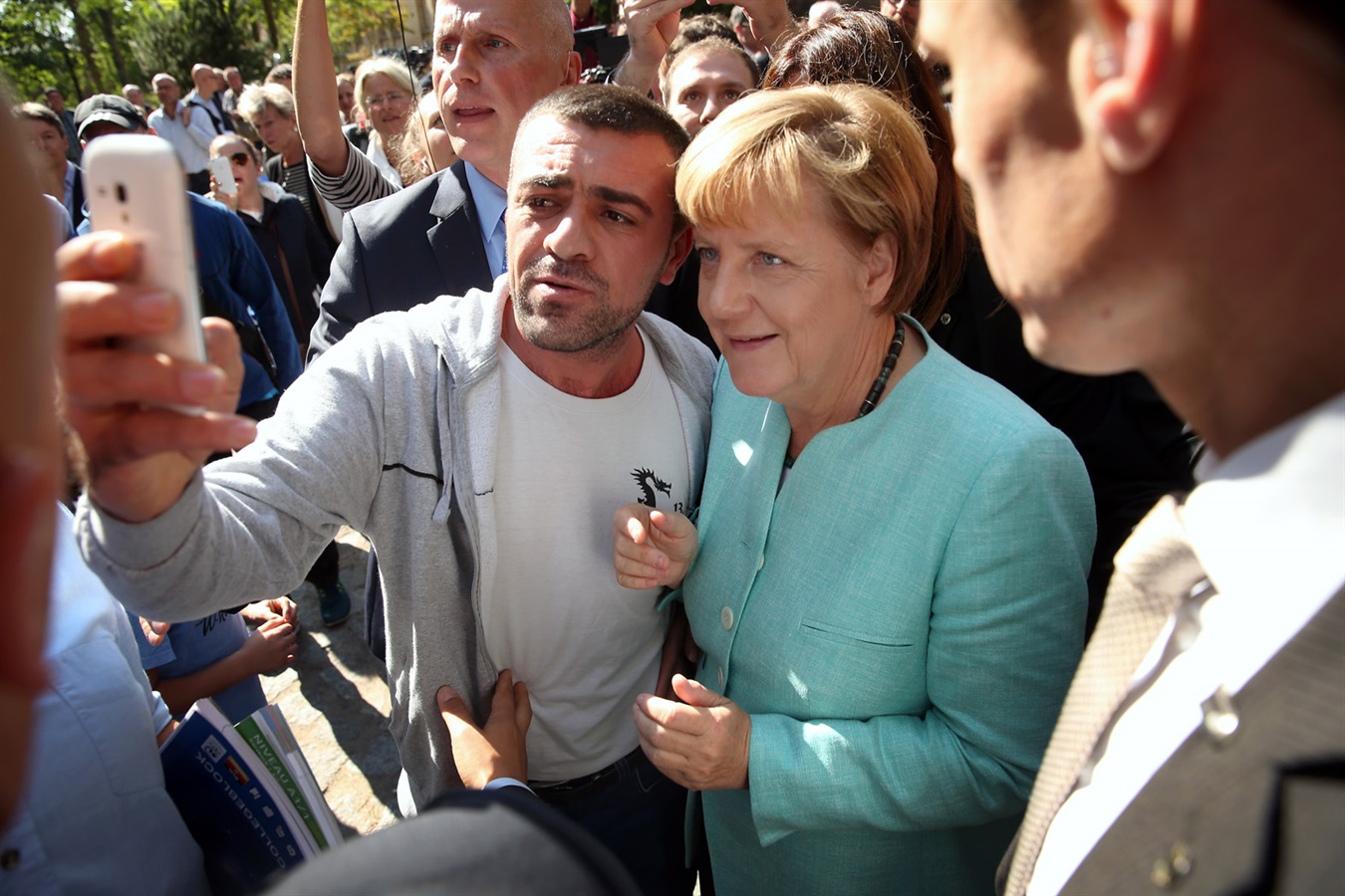 merkel rifugiati, hotspots italia, sistema delle quote rifugiati, immigrazione terrorismo