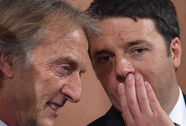 Montezemolo, Renzi, Governo, Renzi con la mano davanti alle labbra parla con Montezemolo