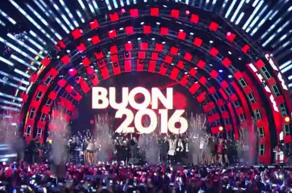 RAI, immagine della diretta tv andata in onda su Raiuno da Matera per il Capodanno con la scritta buon 2016