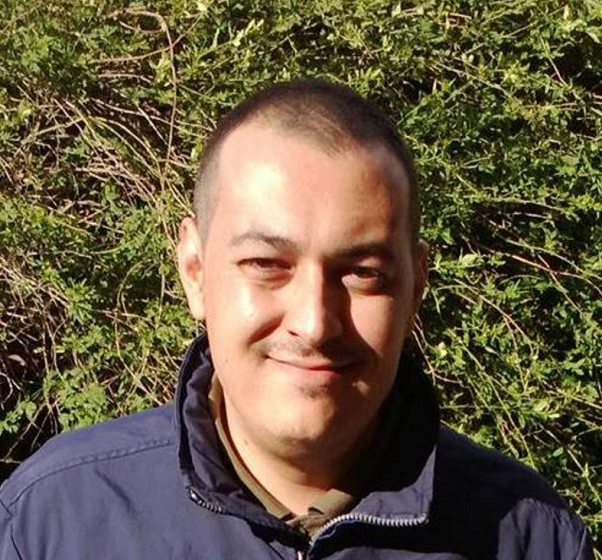 Mario Placanica in primo piano con alle spalle del verde