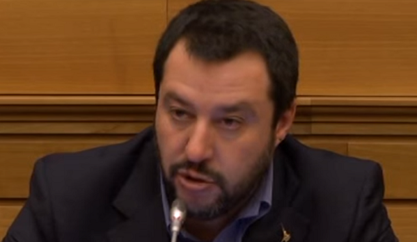 Matteo Salvini durante una conferenza stampa