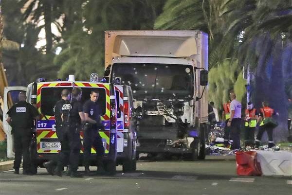 attentato nizza, attacco nizza, camion attentato nizza, video attacco nizza, isis nizza, attentato francia, attacco isis francia