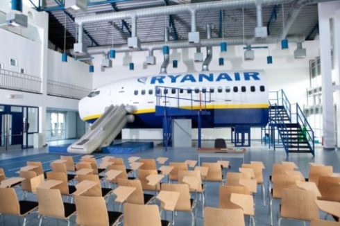 Ryanair ed Emirates: assunzioni 2019, requisiti per oltre 3 mila posti