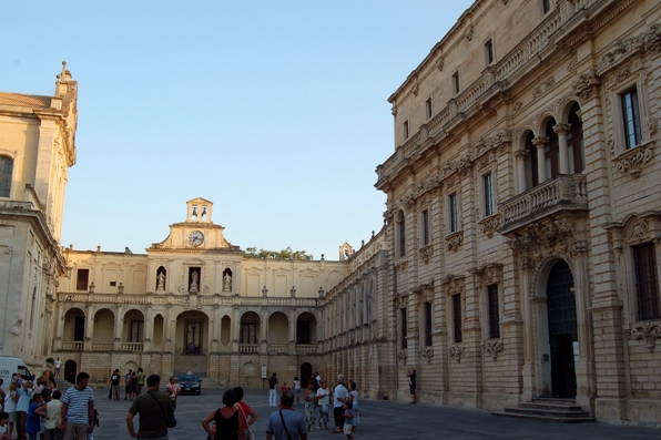 Elezioni comunali Lecce 2017, candidati, sondaggi e risultati - piazza del duomo