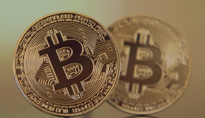 Bitcoin quasi a 12 mila dollari: previsto nuovo rialzo