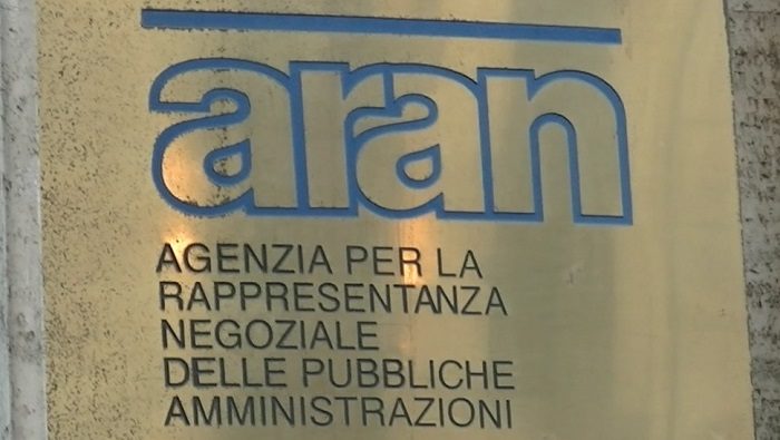 Rinnovo contratto scuola: addio bonus, proposta Aran