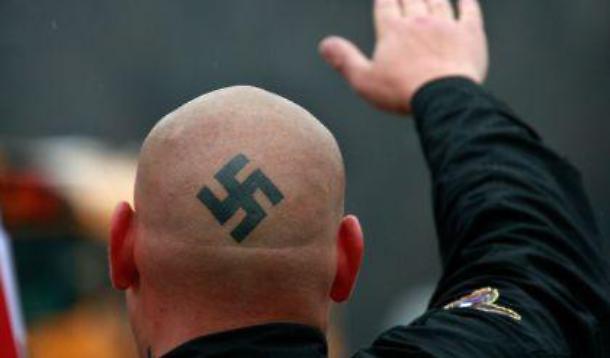 sondaggi politici elettorali naziskin nazismo fascismo
