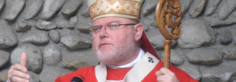 Cardinale Reinhard Marx con le insegne episcopali