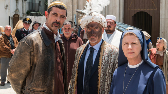 Non C E Piu Religione Trama Cast E Curiosita Del Film In Prima Tv Di Stasera