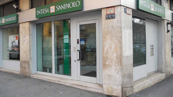Intesa Sanpaolo: fusione Banco di Napoli a fine novembre