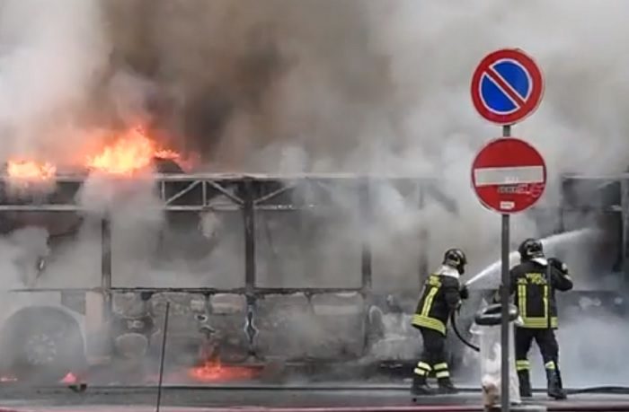 Esplosione autobus Roma: cos'è successo