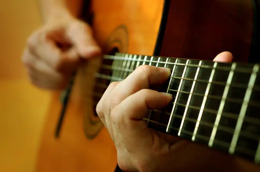 Corso di chitarra gratis per principianti in pdf e video. I canti religiosi