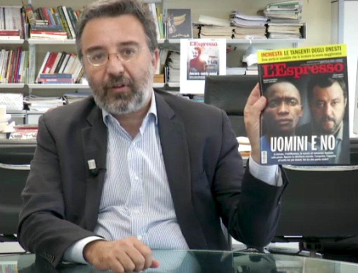 uomini e no, copertina dell'Espresso con Marco Damilano che ne regge una copia con Salvini
