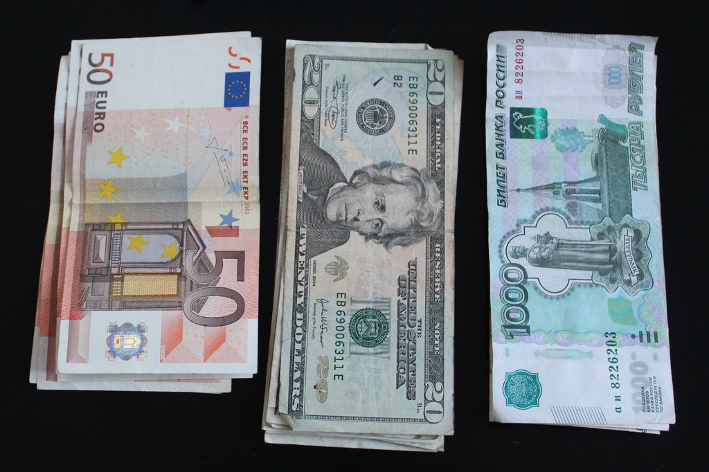 Banconote euro dollari rubli banche conti individuali di risparmio