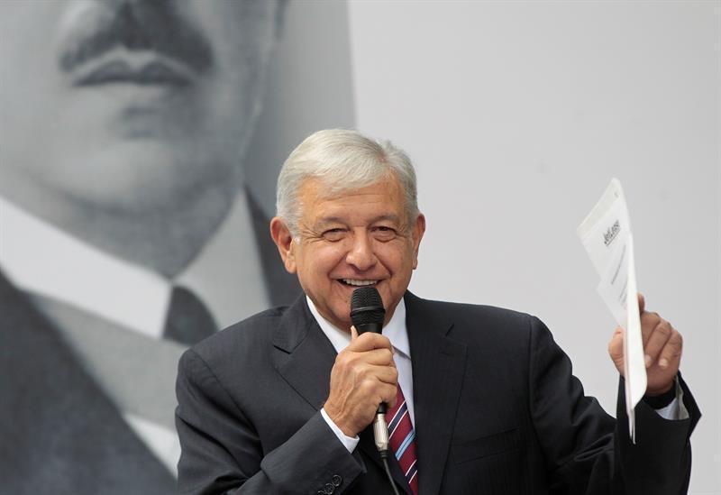 Andres Manuel Lopez Obrador si insedia alla presidenza del Messico