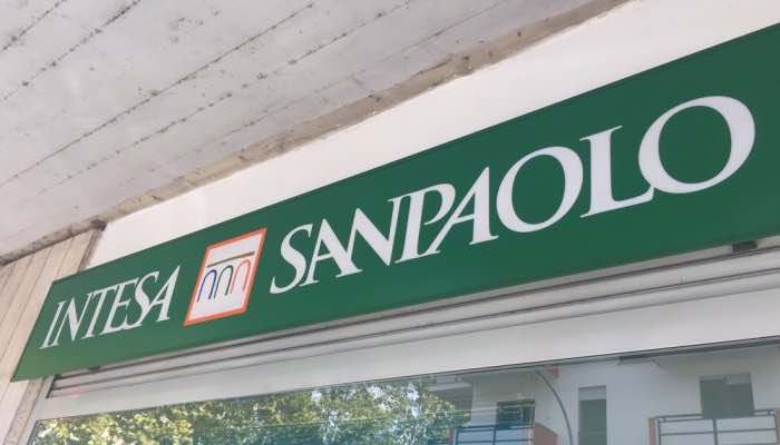 Intesa Sanpaolo: blocco conto corrente per mail, ecco il link da non cliccare