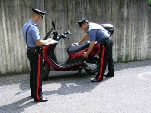 Motorino truccato: multa, rivalsa assicurazione e sanzioni. Cosa accade