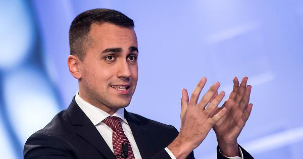 Pensioni ultima ora Di Maio Quota 100 un diritto, stop menagrami