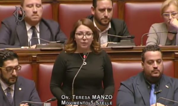 Teresa Manzo: cv e video errori, chi è la deputata M5S