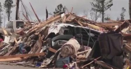 Tornado Alabama 2019: morti e feriti, le immagini della tromba d'aria﻿