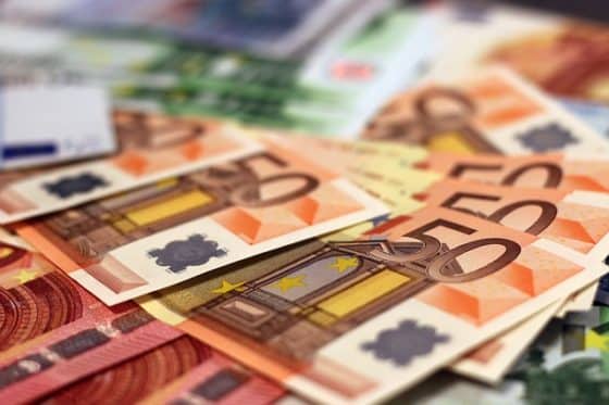 Risarcimento bollette telefono a 28 giorni: sentenza rinviata a maggio