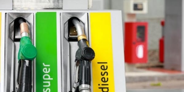 Aumento accise prezzo benzina 2 euro in autostrada, le previsioni per maggio