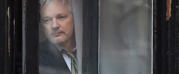 Julian Assange arrestato a Londra da Scotland Yard. Chi è e le accuse