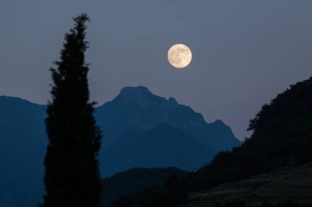 Luna piena 19 aprile 2019