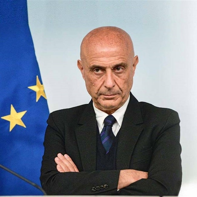 Marco Minniti contro Matteo Salvini, doveva andare subito a Napoli