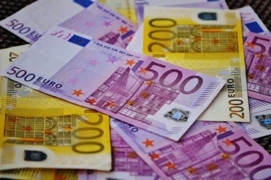 Salario minimo in Italia a 9 euro all'ora