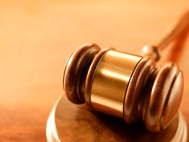 Errore materiale sentenza: responsabilità del giudice e cosa fare