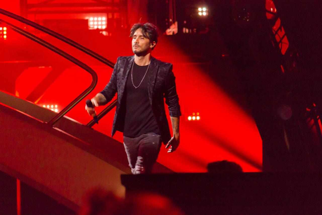 Fabrizio Moro al concerto Radio Italia Palermo 2019 canzoni e vita privata