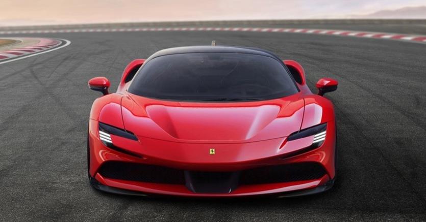 Ferrari SF90 stradale: prezzo, interni e caratteristiche. Quanto cavalli ha