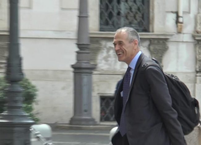 Patrimoniale Italia e debito: Cottarelli "facciamo i furbi come Francia e Germania"