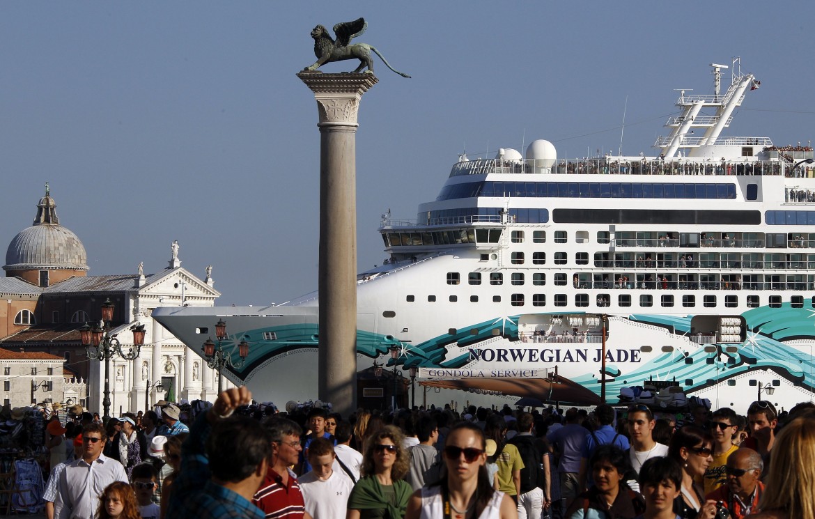 Costa Deliziosa Venezia: incidente sfiorato in banchina. Cos'è successo
