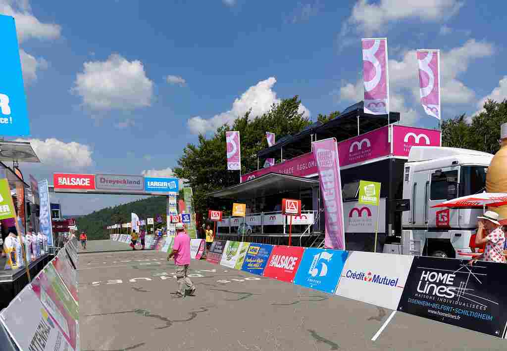 Tour de France 2019 Ciccone si veste di giallo, la corsa di azzurro